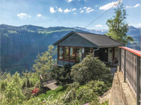 Гостиница Two-Bedroom Holiday home with Sea View in Steinstø, Юстесен